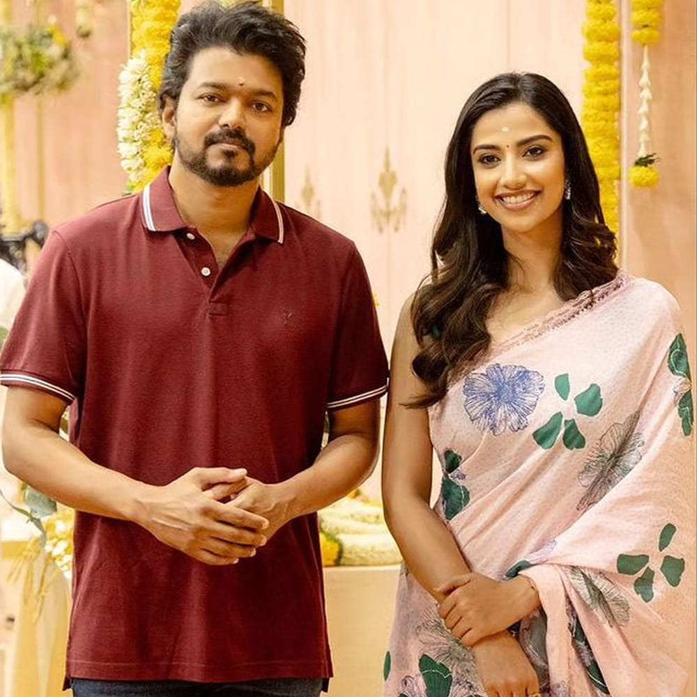 తాజాగా ఈ బ్యూటీ మరో ఆఫర్ కొట్టేసింది. ఏకంగా కోలీవుడ్ స్టార్ హీరో విజయ్ దళపతి జోడిగా నటించనుంది మీనాక్షి. లియో తర్వాత ఇళయదళపతి నటిస్తోన్న చిత్రం దళపతి 68. వెంకట్ ప్రభు ఈ చిత్రానికి దర్శకత్వం వహిస్తున్నారు. 