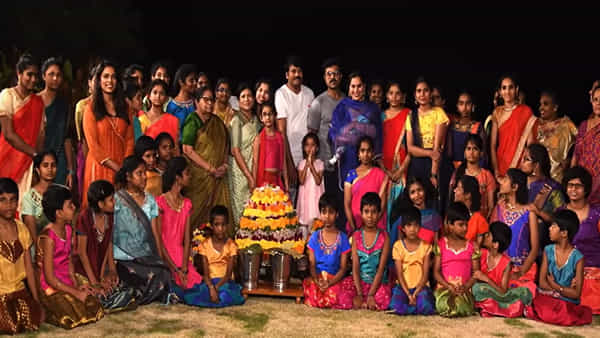 Mega Family: మెగా ఫ్యామిలీ ఇంట ఘనంగా దసరా సంబరాలు.. సేవా సమాజ్లోని అమ్మాయిలతో బతుకమ్మని జరుపుకున్న కొణిదెల క్లింకారా..