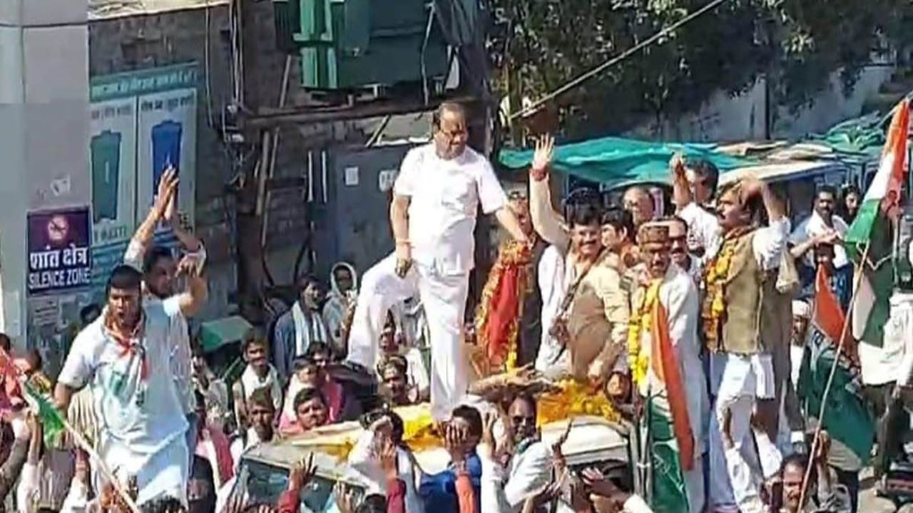 MP Election: నామినేషన్ ర్యాలీలో అనుహ్య ఘటన.. పబ్లిక్‌గా తొడ కొట్టి సవాల్ విసిరిన కాంగ్రెస్ ఎమ్మెల్యే