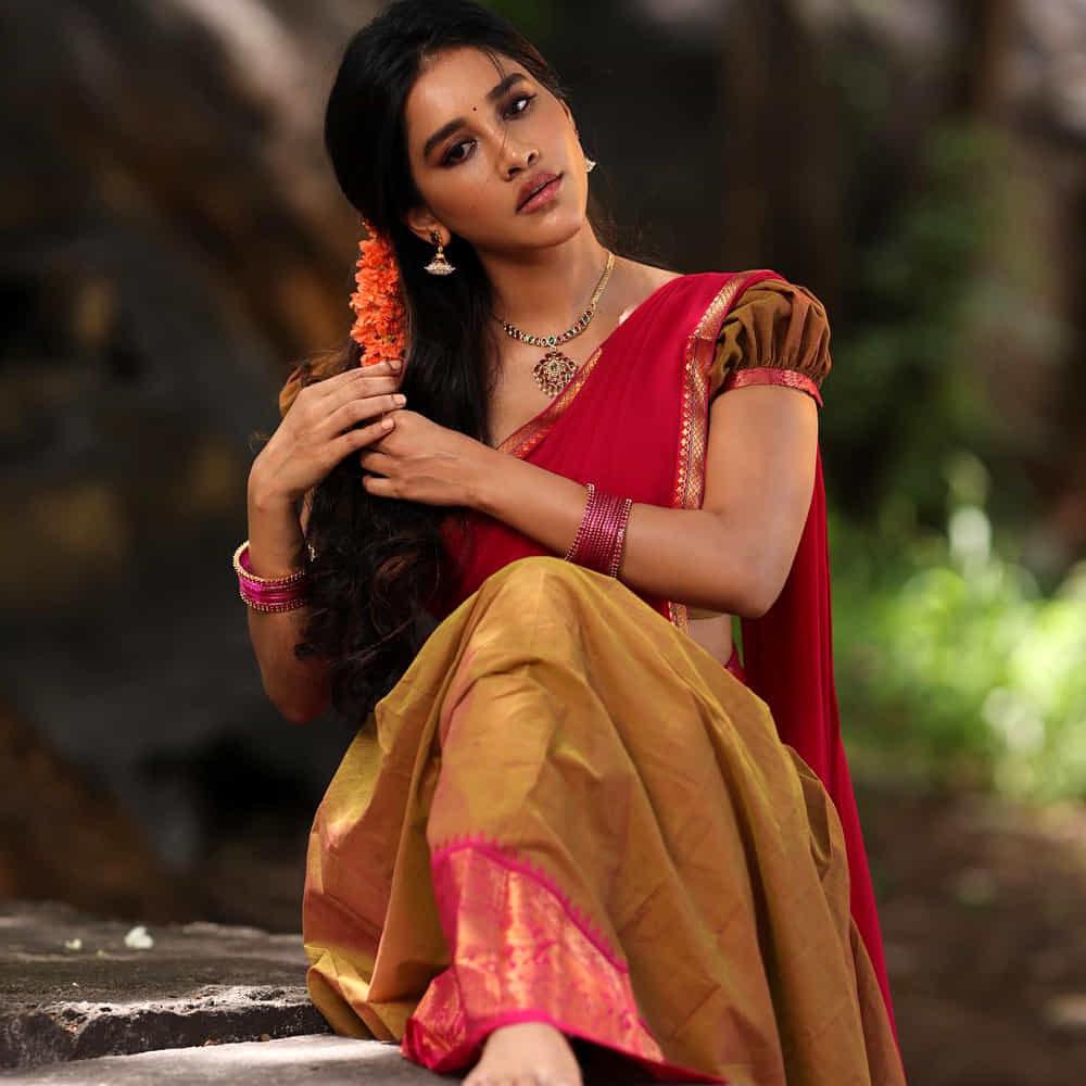 ఇక సోషల్ మీడియా వేదికగా దర్శకనిర్మాతల దృష్టిని ఆకర్షించే పనిలో పడింది. రోజూ తన గ్లామర్ ఫొటోస్తో కవ్విస్తోంది . తాజాగా మరోసారి తన అందచందాలతో ఆకట్టుకుంది.
