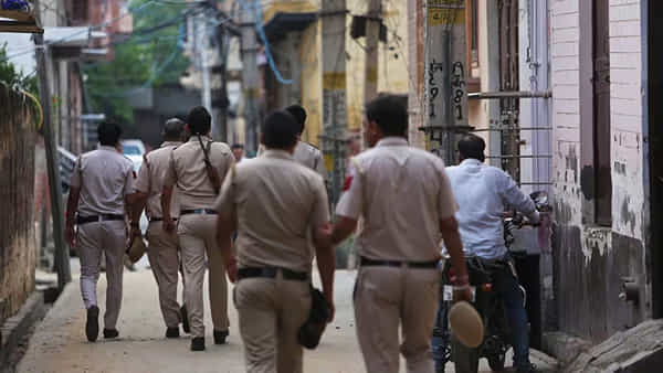 Raids on NewsClick: మళ్లీ తెరపైకి న్యూస్క్లిక్ వ్యవహారం.. జర్నలిస్టుల ఇళ్లలో సోదాలు! ఫోన్లు, ల్యాప్టాప్లు భారీగా స్వాధీనం