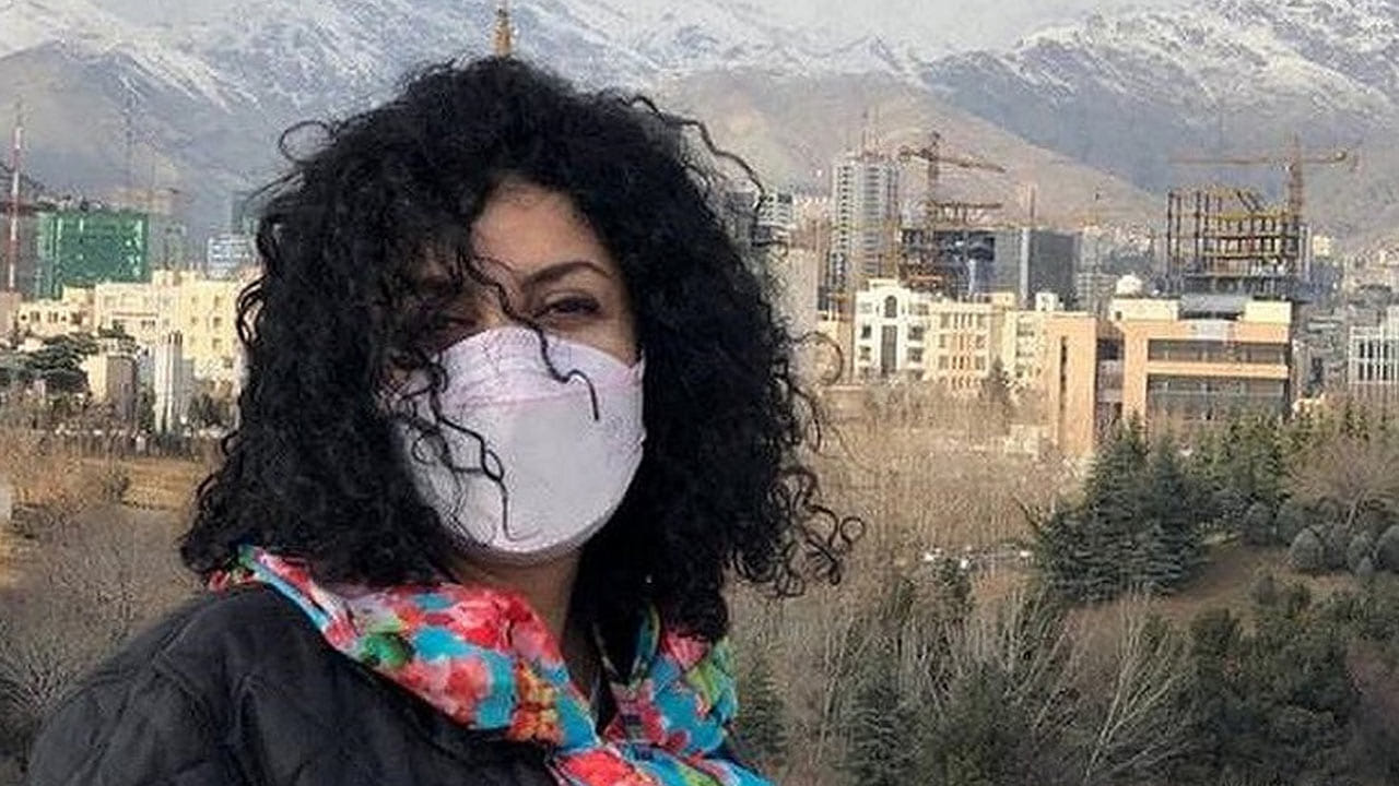 నార్గెస్ మొహమ్మది ఇరాన్‌కు చెందిన మానవ హక్కుల కార్యకర్త. ఈమె ఇరాన్‌లో మహిళల అణచివేతకు వ్యతిరేకంగా అలుపెరగని పోరు చేసింది. ఇరాన్‌ ప్రభుత్వం నార్గెస్‌ను ఏకంగా 13 సార్లు అరెస్ట్‌ చేసింది, ఐదు సార్లు దోషిగా ప్రకటించింది. మహిళలకు మద్ధతుగా పోరు చేసినందుకుగాను నార్గెస్‌కు నోబెల్ శాంతి బహుమతి ఇచ్చినట్లు నార్వే నోబెల్‌ కమిటీ తెలిపింది. 