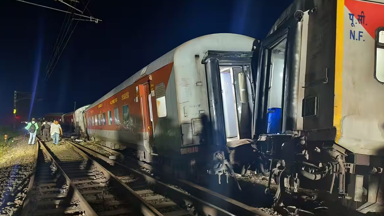 Train Accident in Bihar: బీహార్‌లో ఘోర రైలు ప్రమాదం.. పట్టాలు తప్పిన నార్త్-ఈస్ట్ ఎక్స్‌ప్రెస్ ఐదు కోచ్‌లు..