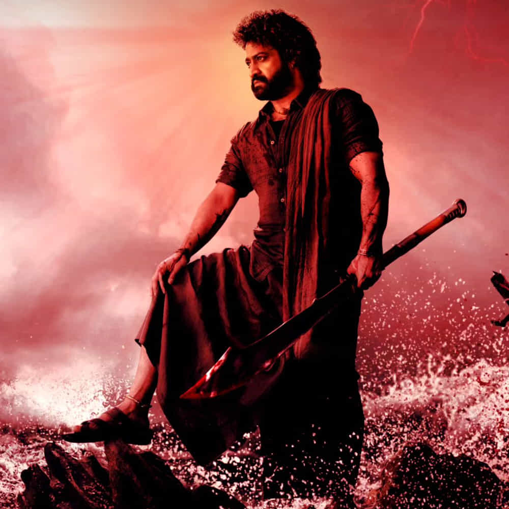 కొరటాల శివ తెరకెక్కిస్తున్న దేవర పార్ట్ 1 షూటింగ్ నవంబర్ చివరి నాటికి పూర్తి కానుంది. ఆ తర్వాత దేవర 2 కంటిన్యూ చేస్తారా లేదంటే వార్ 2 వైపు తారక్ వెళ్తారా అనేది ఆసక్తికరంగా మారింది. ఎందుకంటే వార్ 2 షూటింగ్ స్పెయిన్లో ఇప్పటికే మొదలైంది.