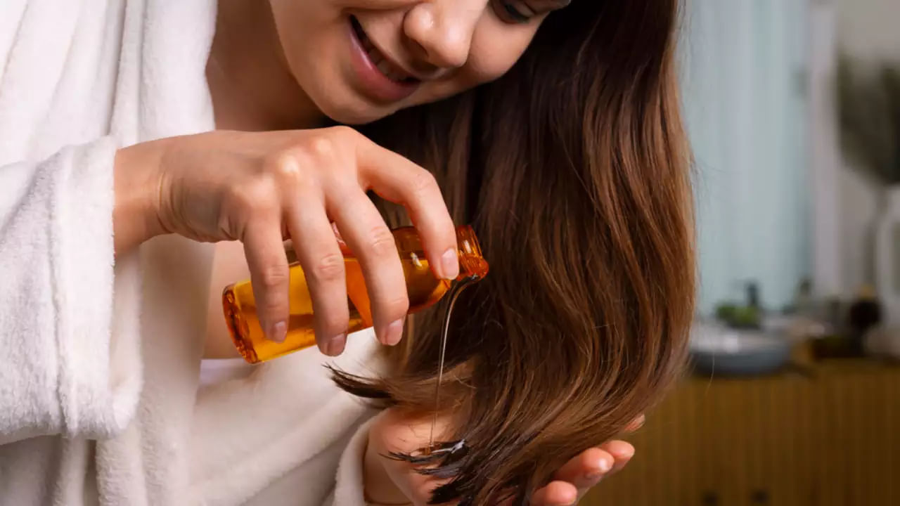 Tips for Oiling Your Hair: జుట్టుకు నూనె రాసే క్రమంలో ఈ తప్పులను అస్సలు చేయకండి!