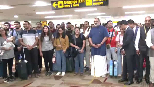 Operation Ajay: ఇజ్రాయిల్ నుంచి ఢిల్లీ చేరుకున్న 212 మంది భారతీయులు.. ఎయిర్పోర్ట్లో కేంద్ర మంత్రికి స్వాగతం