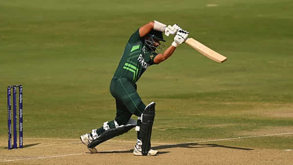 PAK vs NED: ఇదే అంపైరింగ్ భయ్యా.. ఐదు బంతులకే ఓవర్ ముగించేశారుగా.. తిట్టిపోస్తోన్న పాక్ ఫ్యాన్స్..