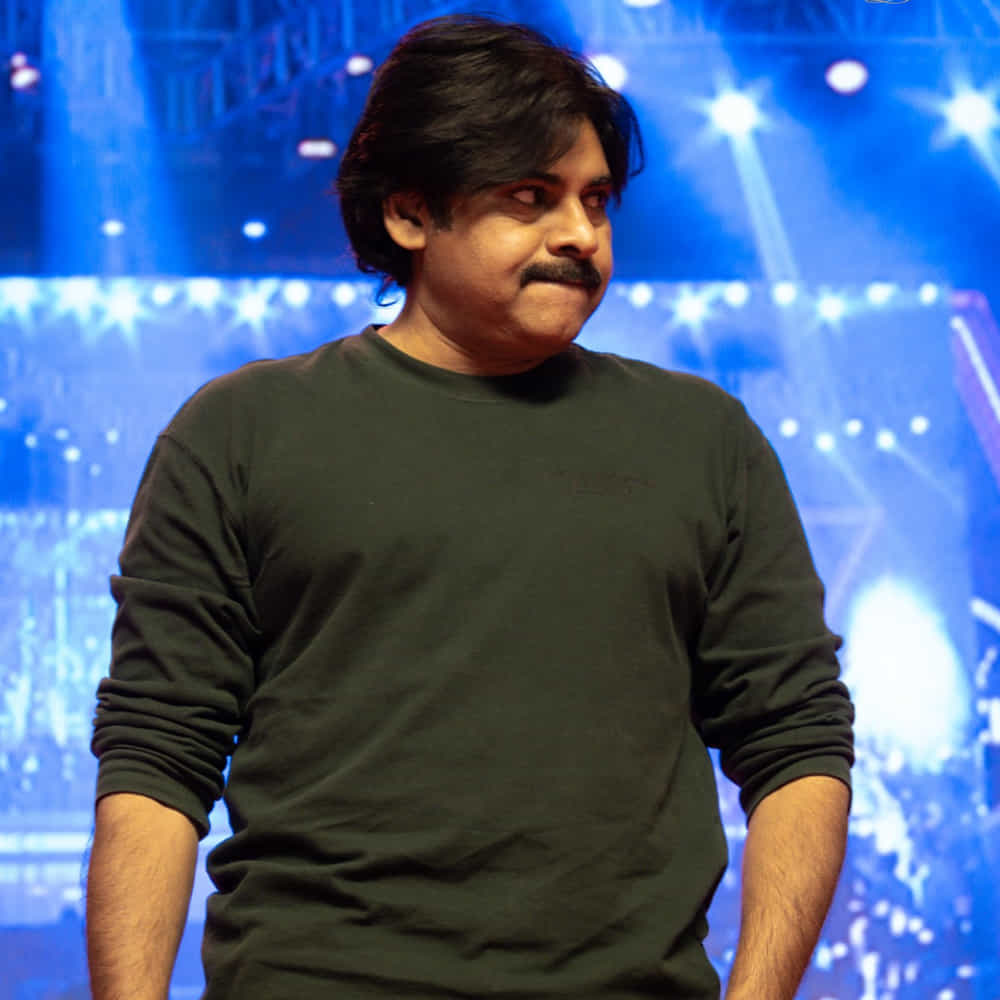 ఈ ఒక్క టీజర్తోనే సినిమాపై అంచనాలు తారాస్థాయికి తీసుకెళ్లిపోయారు సుజీత్. ఈ మధ్య పవన్ను రీమేక్ సినిమాల్లో చూసి చూసి విసిగిపోయిన అభిమానులకు.. ఓ కొత్త ట్రీట్ ఇచ్చాడు ఈ దర్శకుడు. ఓజి ఎలా వస్తుందా అనే విషయాన్ని పక్కన బెట్టి జస్ట్ పవన్ లుక్ ఎంజాయ్ చేస్తున్నారు ఫ్యాన్స్. అంతగా ఓజి అభిమానుల నరనరాల్లోకి ఎక్కేసిందిప్పుడు.