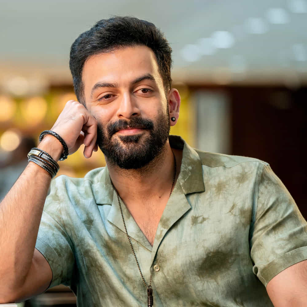 లాంగ్వేజ్ ఏదైనా పాన్ ఇండియా సినిమా అంటే ఆయన గెస్ట్ అపియరెన్స్ ఉండాల్సిందే అంటున్నారు మేకర్స్. మాలీవుడ్ ఇండస్ట్రీ లో హీరోగా పరిచయం అయిన పృథ్వీరాజ్ సుకుమారన్ తరువాత దర్శకుడిగానూ తన మార్క్ చూపించారు.