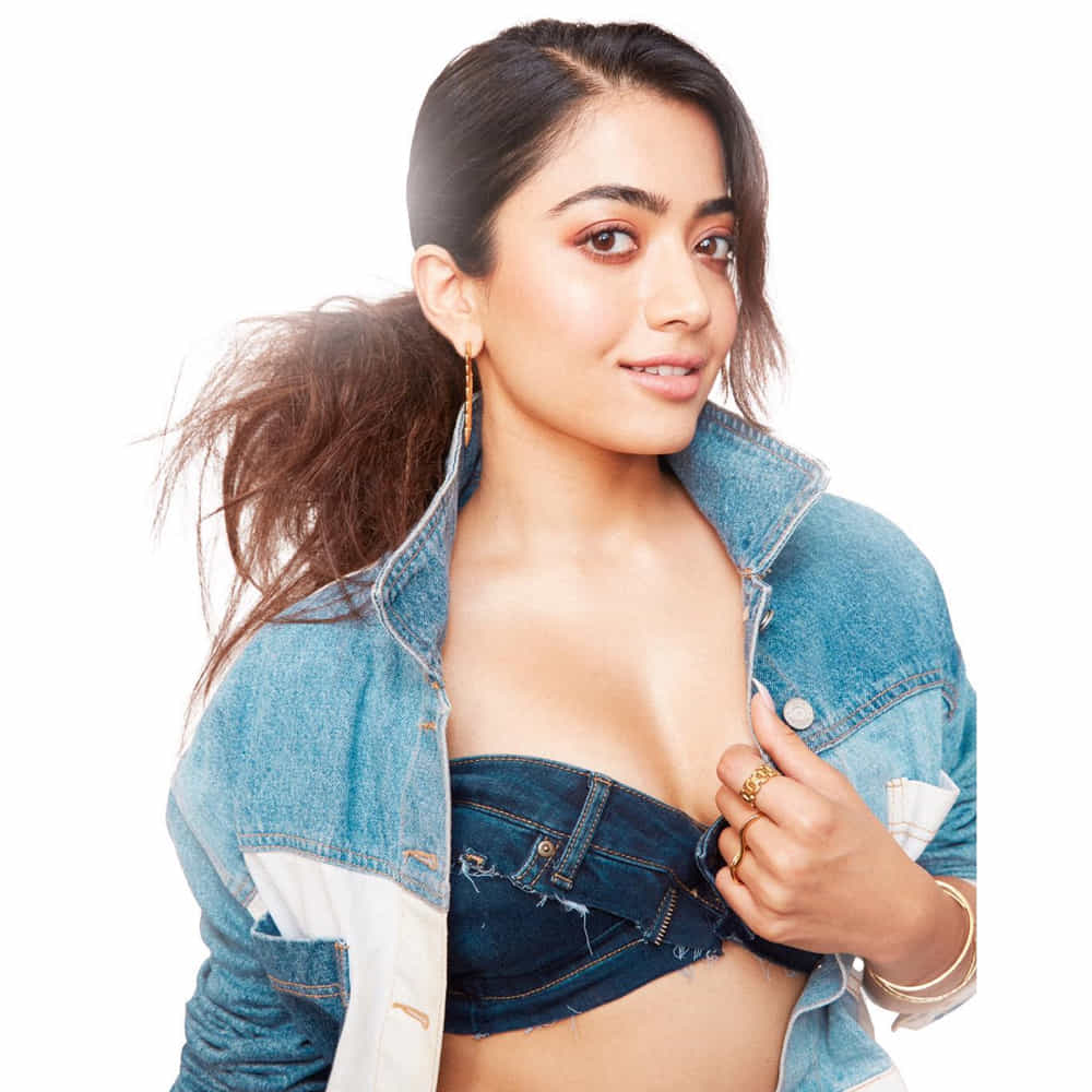 ది గర్ల్‌ ఫ్రెండ్‌ పేరుతో లవ్‌ స్టోరీగా తెరకెక్కుతున్న ఈ సినిమాకు సంబంధించి టెక్నికల్ టీమ్‌ను ఎనౌన్స్‌ చేసినా... హీరో ఎవరు, ఇతర కాస్టింగ్ వివరాలేంటి అన్నది మాత్రం వెల్లడించలేదు.