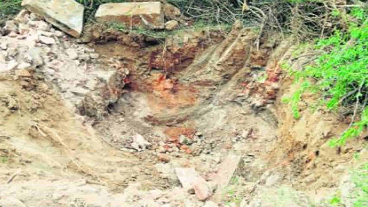 Telangana: గుప్తనిధుల కోసం పిల్లి కళ్ల బాలుడితో పూజలు.! కట్ చేస్తే.. సీన్ సితారయ్యింది..