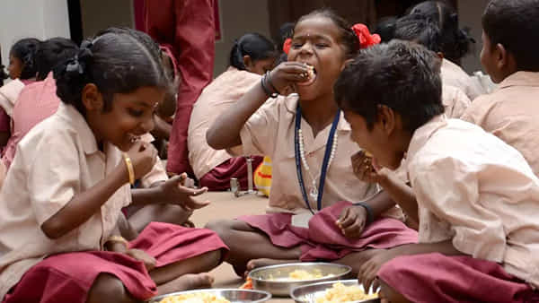 Telangana: ఇకపై సర్కారు బడుల్లో టిఫిన్.. నేటి నుంచే సీఎం బ్రేక్ ఫాస్ట్ పథకం.