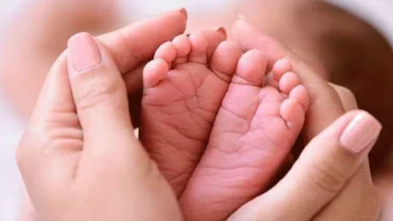 Anantapur District: పురిట్లోనే బిడ్డ మృతి, ఆ కాసేపటికే తల్లి కూడా.. వైద్యుల నిర్లక్ష్యమే కారణమంటూ బంధువుల ఆందోళన..