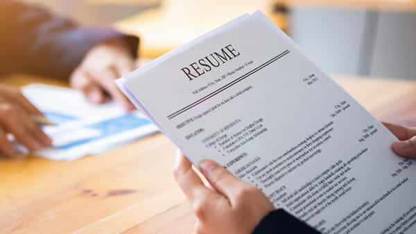 Resume tips: మీ రెజ్యూమ్లో ఈ తప్పులున్నాయా.? రిజక్ట్ అయ్యే ఛాన్సెస్ ఉంటాయి..