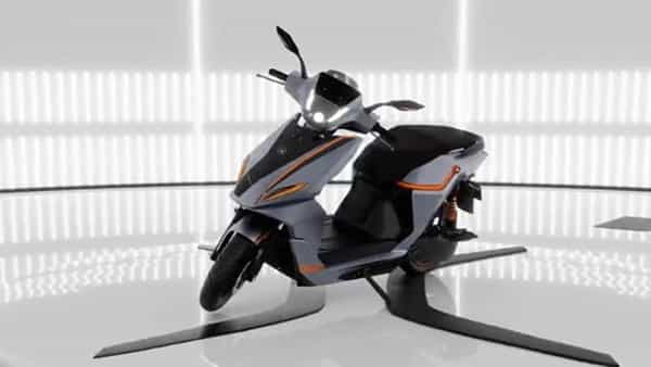 Rivot NX100: ఓలా, ఏథర్ కంపెనీలకు పోటీగా కొత్త స్కూటర్ రిలీజ్ చేసిన రివోట్.. తక్కువ ధరకే స్టన్నింగ్ ఫీచర్స్