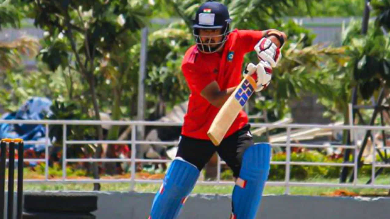 Syed Mushtaq Ali Trophy 2023: ఐపీఎల్లో రాజస్థాన్ రాయల్స్ (Rajasthan Royals) తరపున ఆడే రియాన్ పరాగ్ (Riyan Parag), అతని బ్యాటింగ్ కోసం ఎల్లప్పుడూ ట్రోల్ అవుతుంది. కానీ, ఈసారి అతను ఏదైనా భిన్నంగా చేయాలని భావించాడు. ఈ మార్పు సయ్యద్ ముస్తాక్ అలీ ట్రోఫీ (Syed Mushtaq Ali Trophy)లో కనిపించింది.