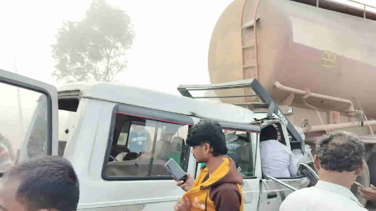 Road Accident: కర్ణాటకలో ఘోర రోడ్డు ప్రమాదం.. 12 మంది ఆంధ్రప్రదేశ్ వాసుల దుర్మరణం.. దసరా పండుగకు వచ్చి వెళ్తుండగా..