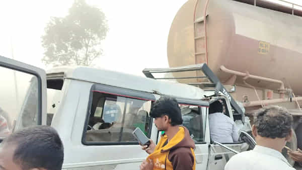 Road Accident: కర్ణాటకలో ఘోర రోడ్డు ప్రమాదం.. 12 మంది ఆంధ్రప్రదేశ్ వాసుల దుర్మరణం.. దసరా పండుగకు వచ్చి వెళ్తుండగా..