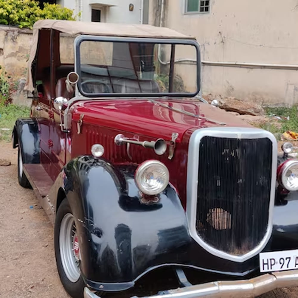 అశోక్ కు మొదటి నుంచి పాత కార్లు అంటే చాలా ఇష్టం. ఆర్ఆర్ఆర్ సినిమా చూసిన దగ్గర నుంచి అతడికి అందులో వాడిన కారు బాగా ఆకట్టుకుంది. ఆ కారును ఎలాగైనా కావాలి అని అనుకున్నాడు.