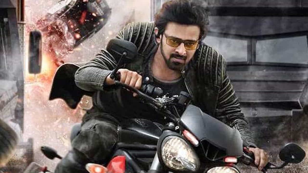 అయితే బాహుబలి తరువాత డార్లింగ్ నుంచి మళ్లీ అలాంటి సక్సెస్ ఇంత వరకు రాలేదు. సాహో సినిమా కమర్షియల్గా సేఫ్ అయినా.. ఓన్ గ్రౌండ్ అయిన టాలీవుడ్లో ఆకట్టుకోలేకపోయింది.