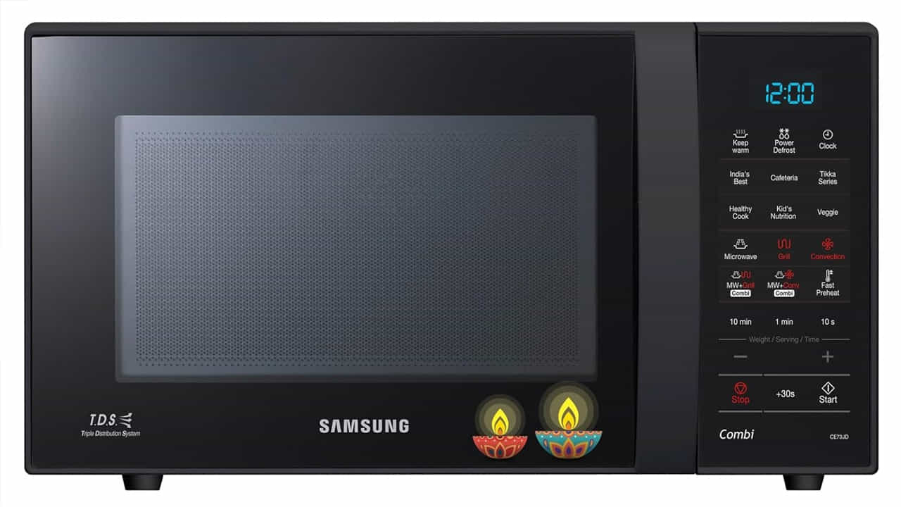 Samsung 21L, Convection Microwave: రూ. 10 వేలలోపు అందుబాటులో ఉన్న మరో బెస్ట్ ఓవెన్స్లో ఇదీ ఒకటి. సామ్సంగ్ కంపెనీకి చెందిన ఈ ఓవెన్ 21 లీటర్ల కెపాసిటీ. ఈ మైక్రోవేవ్ ఓవెన్ అసలు ధర రూ. 12,990కాగా 23 శాతం డిస్కౌంట్లో భాగంగా రూ. 9,990కి సొంతం చేసుకోవచ్చు. గ్రిల్, మైక్రోవేవ్, కన్వెక్షన్ వంటి హీటింగ్ పద్ధతులు అందించారు. ఏడాది వారంటీ అందిస్తున్నారు.