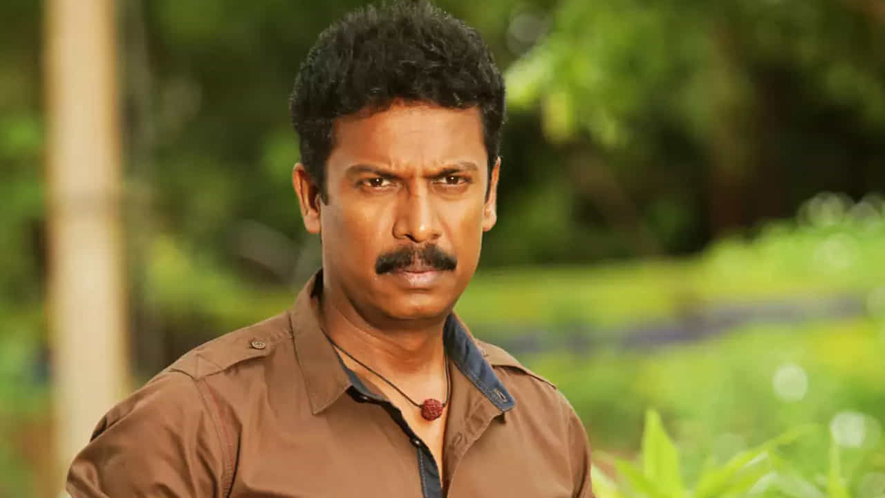 పవన్ కళ్యాణ్, సాయి ధరమ్ తేజ్లతో బ్రో సినిమా తెరకెక్కించిన సముద్రఖని.. నటుడిగానూ ఏడాదికి కనీసం 10 సినిమాలకు పైగానే చేస్తున్నారు. తాజాగా కమెడియన్ ధన్రాజ్ దర్శకత్వంలో ఈయన ప్రధాన పాత్రలో సినిమా మొదలైంది. తండ్రీ కొడుకుల కథతో ఈ సినిమా వస్తుంది. విమానం ఫేమ్ శివ ప్రసాద్ యానాల దీనికి కథ, మాటలు అందిస్తున్నారు.