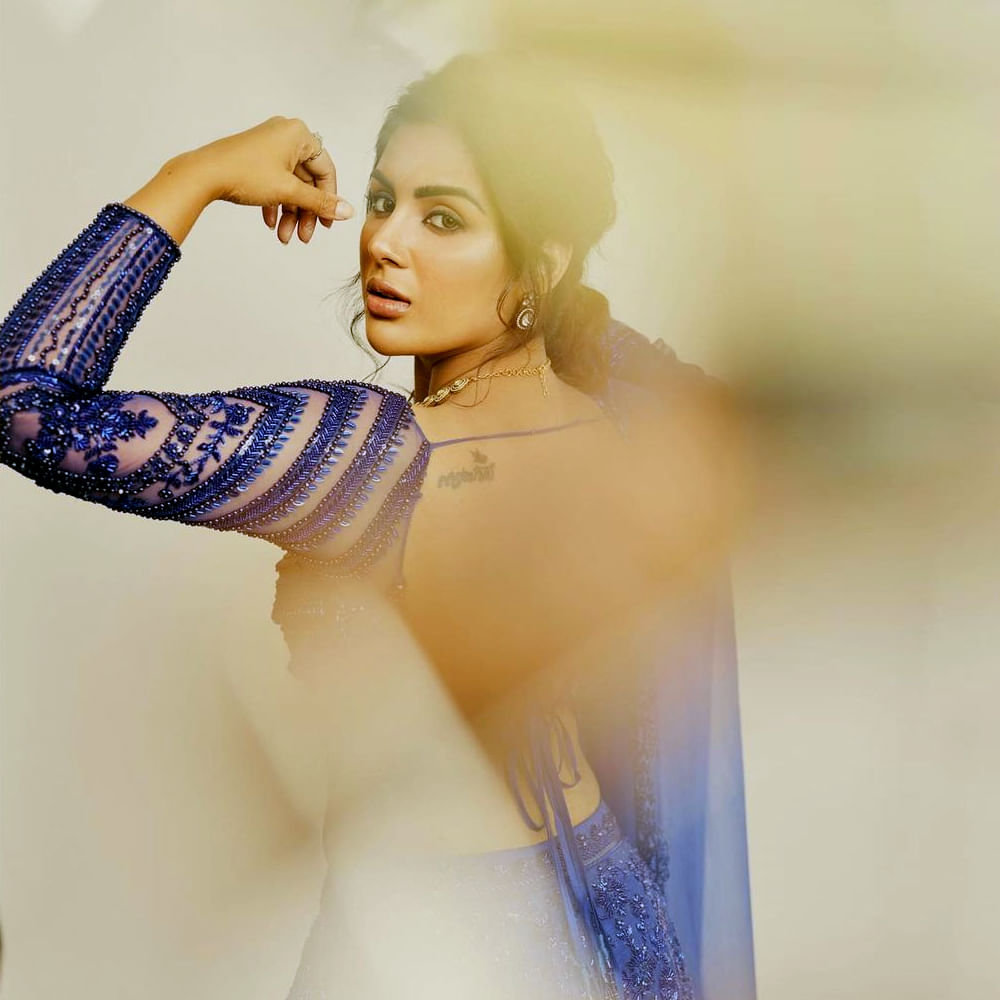 ఏ ఒక్కరి ఖాతాలోనో క్రెడిట్‌ వేస్తానంటే నేను నమ్మను అంటూ హిట్ ఫ్లాప్స్‌ విషయంలో తన ఓపీనియన్ విషయంలో క్లారిటీ ఇచ్చారు సంయుక్త. కెరీర్ స్టార్టింగ్‌లోనే నెగెటివ్  రోల్‌ కూడా చేసి షాక్ ఇచ్చిన ఈ బ్యూటీ, సడన్‌గా స్లో అయ్యారు.