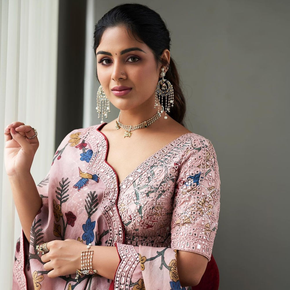 స్టార్ హీరోల సినిమాల్లో ఆ రేంజ్‌ హీరోయిన్లనే తీసుకుంటున్నారు. ఇక మీడియం రేంజ్‌ హీరోలు ఎక్కువగా శ్రీలీల, కృతి శెట్టి వైపే చూస్తుండటంతో సంయుక్తకు ఆఫర్స్ కరువయ్యాయి.