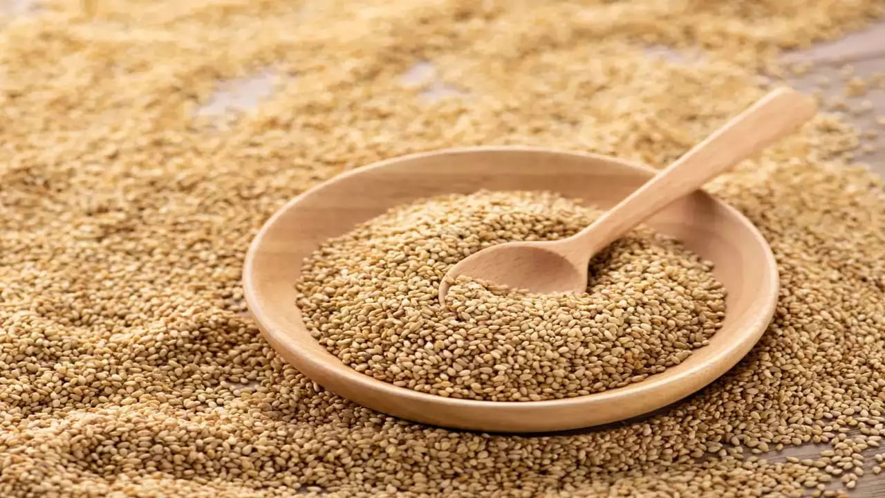 Sesame Seeds Benefits: బరువు తగ్గడానికి హెల్ప్ చేసే నువ్వులు.. ఇంకా ఎన్నో విధాలుగా హెల్ప్ అవుతాయి!