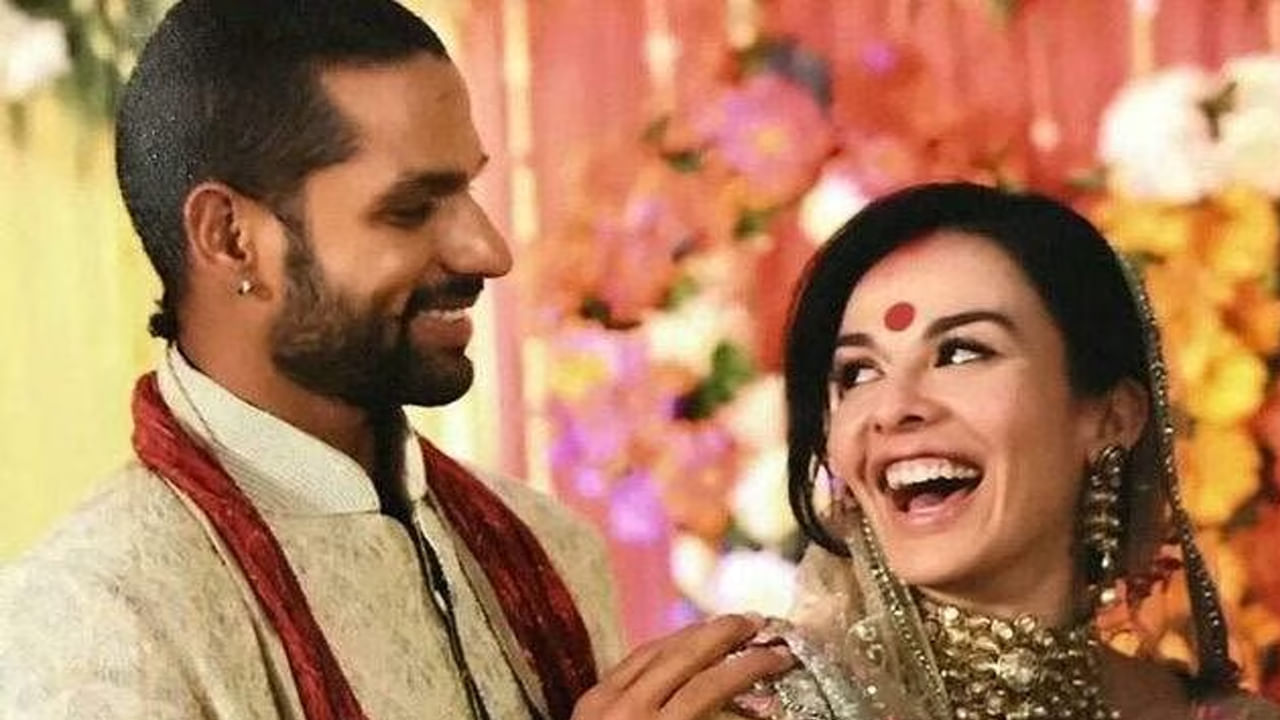   కొడుకును భారత దేశంలో లేదా ఆస్ట్రేలియా లో  కలుసుకునేందుకు ధావన్ ను అభ్యంతరం పెట్టవద్దని, తగిన వ్యవధిలో లేదా.. స్కూలు సెలవు దినాలలో సగం రోజులు తండ్రితో గడిపేందుకు బాలుడికి అవకాశం కల్పించాలని ధావన్ భార్యను ఆదేశించింది. అంతేకాదు ధావన్ తన కొడుకుతో వీడియో కాల్ ద్వారా చాట్ చేయడానికి కూడా అనుమతినిచ్చారు. 