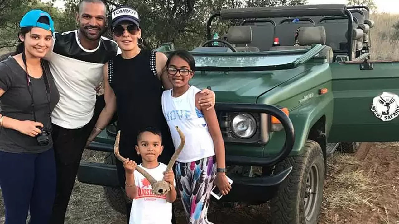 తర్వాత శిఖర్ ఎంత డబ్బులు ఇచ్చినా సరే డబ్బులు డబ్బులు అంటూ వేధిస్తోందని కొన్నేళ్ల నుంచి విడిగా ఉంటున్నారు. తాజాగా ధావన్ శిఖర్ లకు కోర్టు విడాకులు మంజూరు చేసింది. 