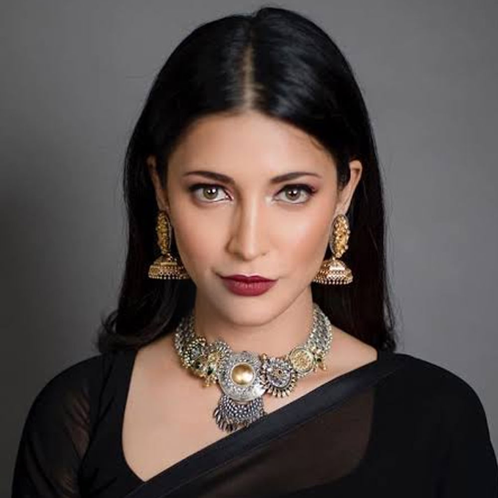 Shruti Haasan: హీరోయిన్‌గానే కాకుండా మ్యూజిక్ డైరెక్టర్‌గా, రాక్ స్టార్‌గానూ తనకంటూ ప్రత్యేక గుర్తింపు సంపాదించుకున్నారు శృతి హాసన్. తాజాగా ఈమె నుంచి వస్తున్న ప్రైవేట్ ఆల్బమ్ మాన్‌స్టర్. ఈ పాట విడుదలైందిప్పుడు. ఇందులో శృతి పూర్తిగా కొత్తగా కనిపించారు. వైల్డ్ అవతారంలో అదరగొట్టారు.