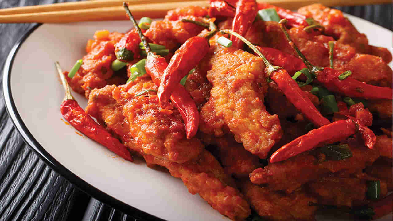 Spicy Food: స్పైసీగా ఉండాలని కారం ఎక్కువగా తింటున్నారా..? ఆగమైపోతారు జాగ్రత్త..