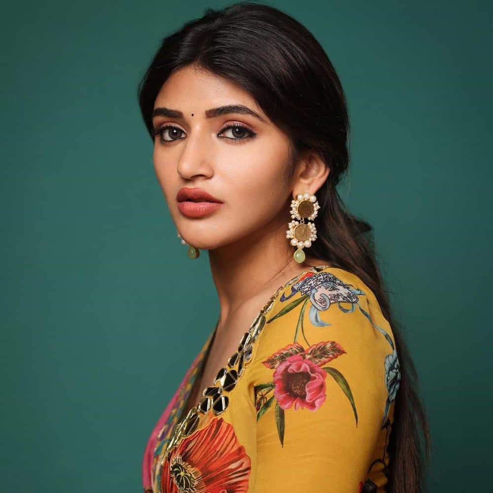 అలాంటిది విజ్జీ పాప కేరక్టర్లో శ్రీలీల కేక పెర్ఫార్మెన్స్ ఇచ్చారని మెచ్చుకుంటున్నారు. అనిల్రావిపూడి దర్శకత్వం వహించిన సినిమా భగవంత్ కేసరి. ఇందులో నందమూరి బాలకృష్ణ చిచ్చాగా, శ్రీలీల విజ్జీ పాప కేరక్టర్లో ఆయన బిడ్డగా నటించారు. విజ్జీ పాప కేరక్టర్కి రకరకాల వేరియేషన్స్ ఉంటాయి.