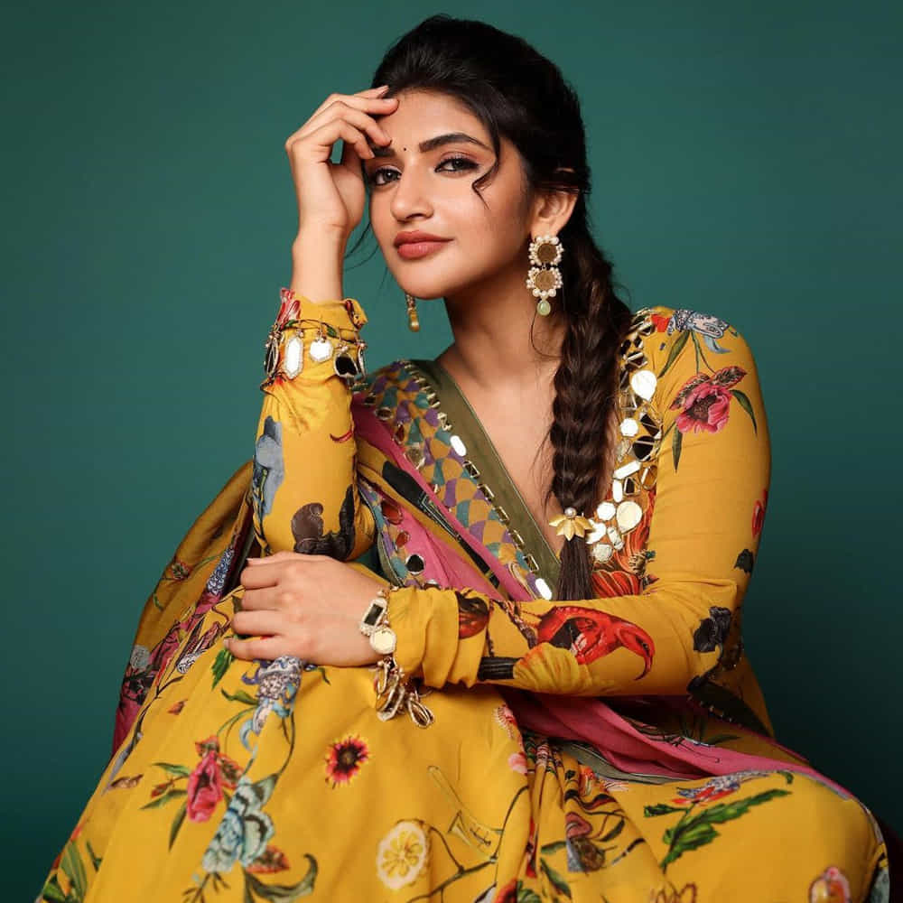 నిన్నమొన్నటిదాకా శ్రీలీల అనే పేరు వినగానే అందరికీ గుర్తుకొచ్చేవి ఒన్లీ కమర్షియల్ సినిమాలు మాత్రమే. కానీ ఇప్పుడు లెక్క మారింది. భగవంత్ కేసరిలో విజ్జి పాప కేరక్టర్ చూసిన వారందరూ ఈలలేస్తున్నారు.నందమూరి బాలకృష్ణతో పోటీపడి స్క్రీన్ మీద సన్నివేశాలను పండించడం అంత తేలిక కాదు.