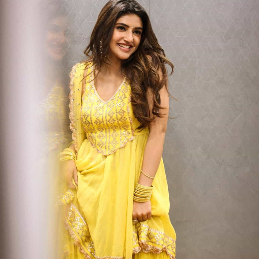 అయితే శ్రీలీల స్థానంలోకి రష్మికను తీసుకున్నట్లు రూమర్స్ వినిపించాయి. కానీ ఇప్పుడు ఆమె స్థానంలో ఏజెంట్ బ్యూటీ సాక్షి వైద్యను తీసుకున్నట్లు తెలుస్తోంది. అయితే ఈ విషయంపై ఇప్పటివరకు ఎలాంటి క్లారిటీ రాలేదు.