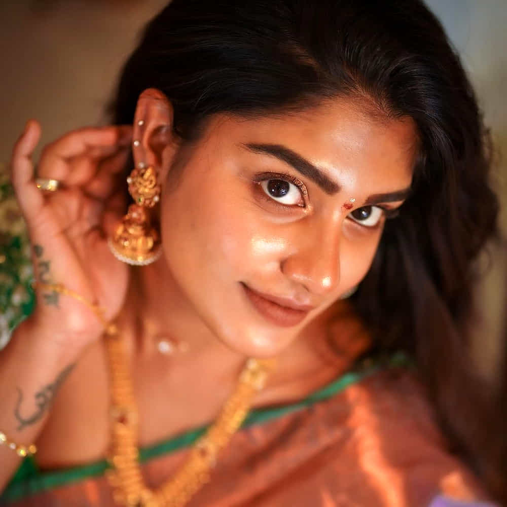 ఇక ఈ భామ త్వరలోనే హీరోయిన్ గాను పరిచయం కాబోతుందని తెలుస్తోంది. ఇటీవలే సురేఖ వాణి కూడా ఓ ఇంటర్వ్యూలో తన కూతురి ఎంట్రీ పై క్లారిటీ ఇచ్చింది.