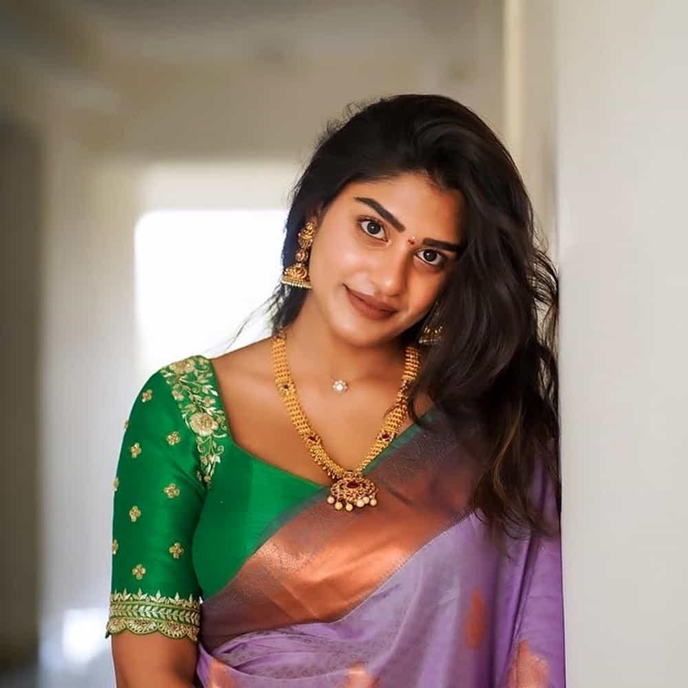 ఈ అమ్మడు ఫోటోలు ప్రతిరోజు సోషల్ మీడియాలో తెగ వైరల్ అవుతూ ఉంటాయి. ఈ అమ్మడు అందాల ఆరబోతలోనూ అదరగొడుతోంది.