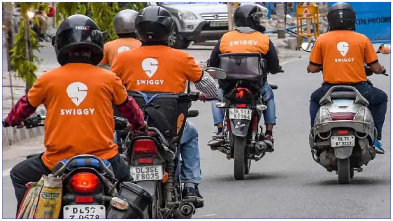 Swiggy క్యాపిటల్ అసిస్ట్ ప్రోగ్రామ్ కింద టర్మ్ లోన్‌లు, క్రెడిట్ లైన్లు మొదలైన వాటి రూపంలో ఫైనాన్సింగ్‌ను అందిస్తుంది. ఇందుకోసం ఇండిఫై, ఇన్‌క్రెడ్, ఎఫ్‌టి క్యాష్, పాయు ఫైనాన్స్, ఐఐఎఫ్‌ఎల్ తదితర ఆర్థిక సంస్థలతో స్విగ్గీ ఒప్పందం కుదుర్చుకుంది.