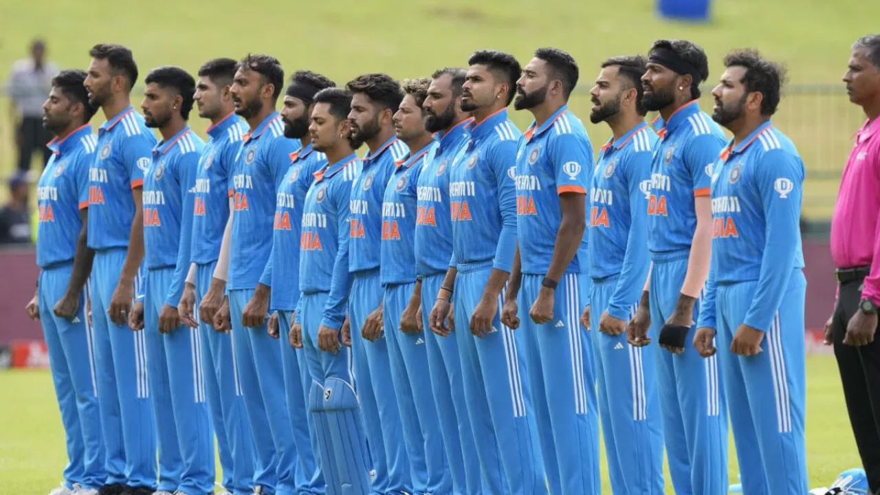 ODI World Cup 2023: వన్డే వరల్డ్ కప్ 2023 టోర్నమెంట్‌లో టీమిండియాకు నాయకత్వం వహిస్తున్న రోహిత్‌ శర్మకి కెప్టెన్‌గా ఇది తొలి ప్రపంచ కప్. అయితే తన కెప్టెన్సీలో జట్టును విజేతగా నిలిపే యోచనతో పాటు పలు రికార్డులను బద్దలు కొట్టే దిశగా అడుగులు వేస్తున్నాడు హిట్‌మ్యాన్.