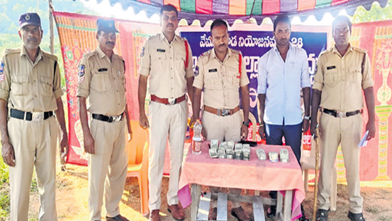 మత్తు పదార్థాలు కూడా ఈ తరీక్షల్లో బయటపడుతున్నాయి ఇప్పటివరకు 89 లక్షల 2వేల రూపాయల విలువగల మత్తుపదార్థాలను అధికారులు సీజ్ చేశారు. తనిఖీల్లో లాప్టాప్‌లు, వాహనాలు ఇతర వంట సామాగ్రి, స్పోర్ట్స్ థింగ్స్, చీరలు కూడా సీజ్ చేశారు. వాటి విలువ 22 లక్షలకు పైగానే ఉంటుంది. మూడు రోజుల్లోనే ఇంత పట్టుబడితే ఎన్నికల అయ్యేవరకు ఇంకెంత పట్టు పడుతుందోనని చర్చనీయాంశంగా మారింది.