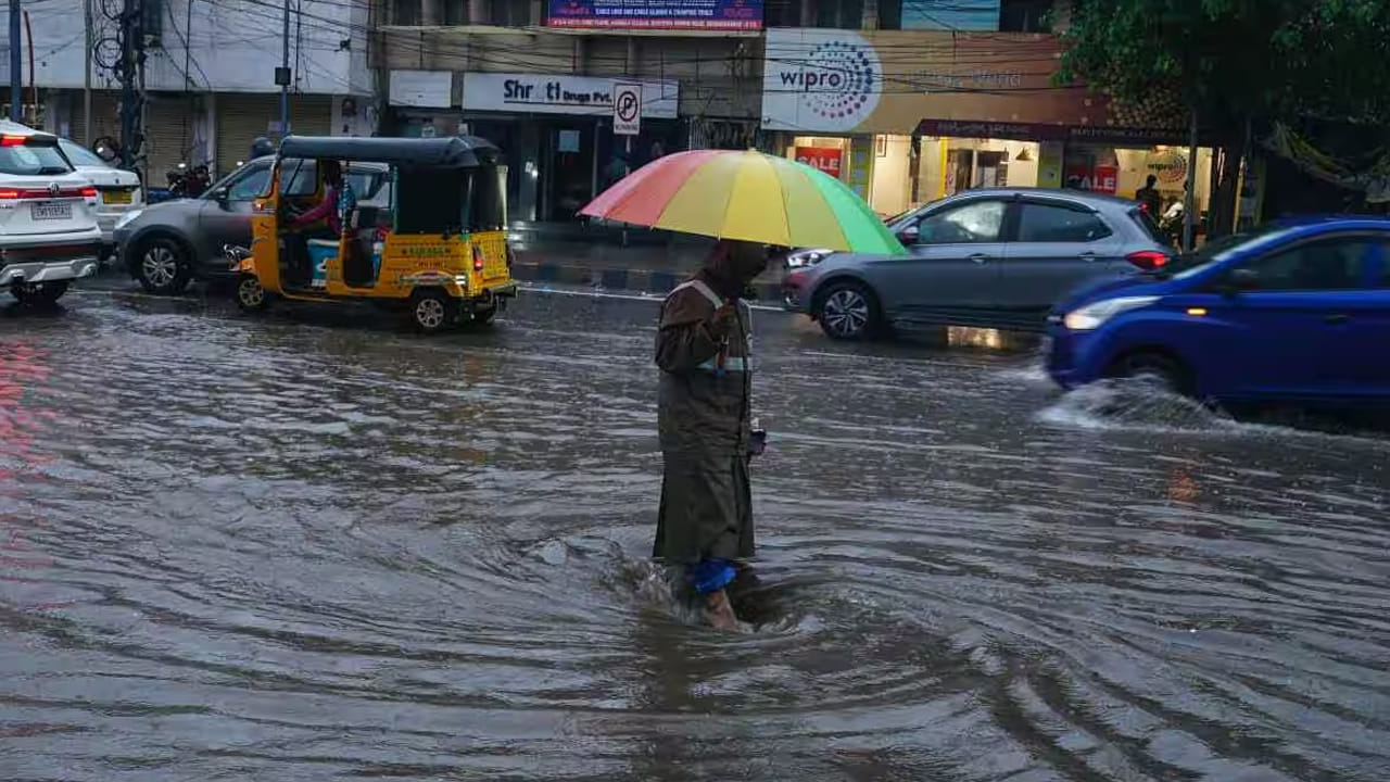  తేజ్‌ తుపాన్‌ అక్టోబరు 22న తీవ్ర తుఫానుగా మారి యెమెన్‌-ఒమన్‌ తీరాల వైపు పయనిస్తున్నట్లు ఐఎండీ తెలిపింది. ఈ తుఫాన్‌ వాయువ్య దిశగా కదిలి, ఆల్‌గైదా, సలాలా  మధ్య తీరం దాటుతుందని అంచనా వేసింది. 
