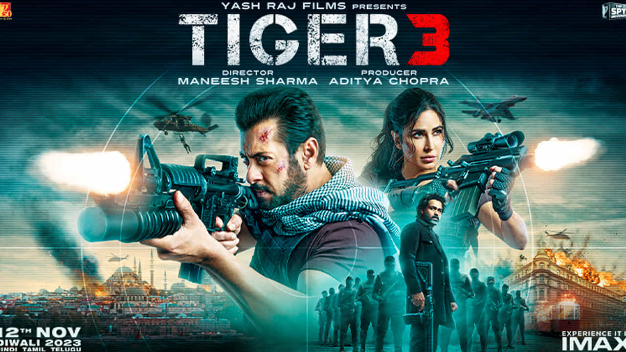 సోమవారం రిలీజ్ అయిన టైగర్ 3 ట్రైలర్ చరిత్ర సృష్టిస్తోంది. మోస్ట్ అవెయిటెడ్ ట్రైలర్ కావటంతో రిలీజ్ అయిన వెంటనే ట్రెండింగ్లోకి వచ్చేసింది టైగర్ 3 ట్రైలర్. కేవలం ఒక గంటలో 10 మిలియన్లకు పైగా వ్యూస్ సాధించి, ఈ ఘనత సాధించిన తొలి బాలీవుడ్ మూవీ ట్రైలర్గా రికార్డ్ సెట్ చేసింది. ఈ సినిమా దీపావళి కానుకగా నవంబర్ 12న ప్రేక్షకుల ముందుకు రానుంది.