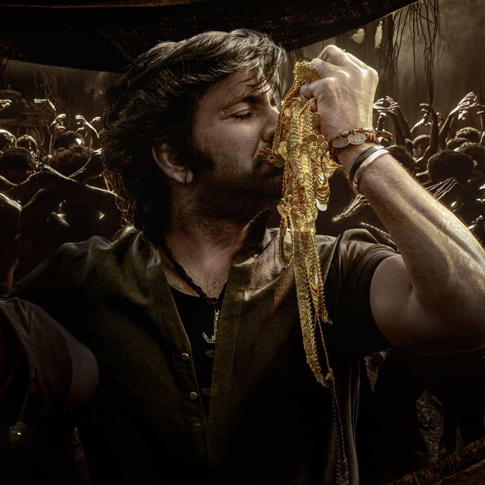 ఈ రెండు సినిమాల సంగతి ఇలా ఉంటే టైగర్ నాగేశ్వరరావు ఏకంగా 3 గంటల 1 నిమిషాల నిడివితో వస్తున్నాడు. ఇంత రన్ టైం కష్టం కదా అని దర్శకుడు వంశీని అడిగితే.. సినిమా చూసి బయటికి వచ్చిన తర్వాత మరో అరగంట చూస్తే బాగుండు అనిపిస్తుంది అంటున్నాడు. ఈయన దీన్ని బట్టి ఆయనకు కంటెంట్ మీద ఎంత నమ్మకం ఉందో అర్థం అవుతుంది.