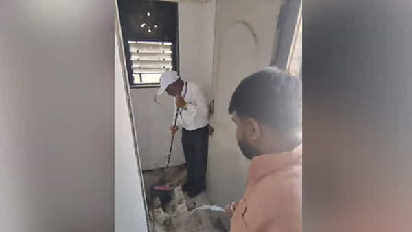 Watch Video: ఆసుపత్రిలో డీన్తో టాయ్లెట్ శుభ్రం చేయించిన ఎంపీ.. వీడియో వైరల్