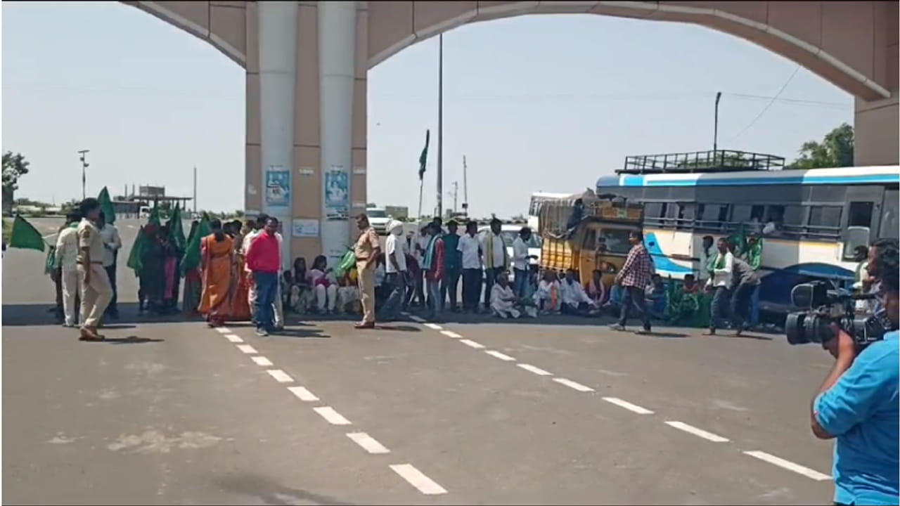 Telangana: మళ్లీ నివురుగప్పిన నిప్పులా ఆదిలాబాద్.. కదం తొక్కిన ఆదివాసీలు..