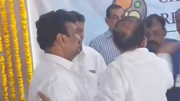 TS Home Minister Mahmood Ali: గన్మెన్ చెంప పగలగొట్టిన హోంమంత్రి మహమూద్ అలీ.. వీడియో వైరల్!