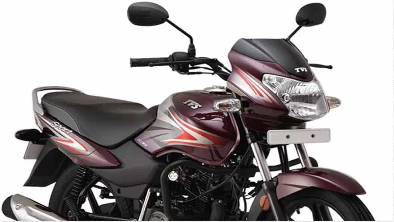 టీవీఎస్ స్పోర్ట్.. ఈ మోటార్ సైకిల్ లీటర్ పెట్రోల్ పై 70 కిలోమీటర్ల మైలేజీని ఇస్తుంది. ఇది 7350 ఆర్బీఎం వద్ద 8.29 బీహెచ్పీ, 4500 ఆర్పీఎం వద్ద 8.7 ఎన్ఎం శక్తిని ఉత్పత్తి చేసే 109 సీసీ ఇంజిన్ ఉంటుంది. ఇంజిన్ 4-స్పీడ్ ట్రాన్స్మిషన్ సిస్టమ్తో వస్తుంది. ఈ మోటార్సైకిల్ కిక్ స్టార్ట్ వేరియంట్లో రూ. 64,050, సెల్ఫ్-స్టార్ట్ వేరియంట్ ధర రూ. 70,223 (ఎక్స్-షోరూమ్, ఢిల్లీ)కి అందుబాటులో ఉంది.