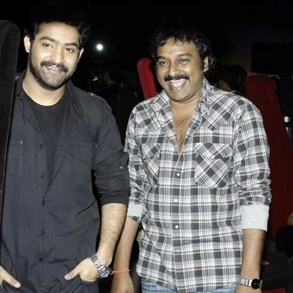 ఒకప్పుడు రాజమౌళి కంటే ఎక్కువ ఫాలోయింగ్ సంపాదించుకున్నారు వినాయక్. అయితే అఖిల్ తర్వాత ఈయన గ్రాఫ్ పడిపోయింది. భారీ అంచనాల మధ్య వచ్చిన అఖిల్ డిజాస్టర్ అయింది.. ఆ తర్వాత ఇంటిలిజెంట్‌తో పూర్తిగా ఫేడవుట్ అయిపోయారు వినాయక్.