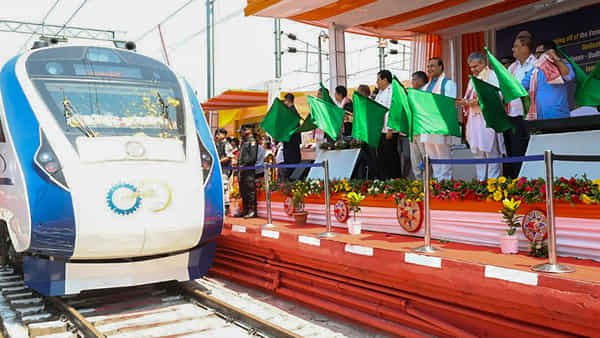 Vande Bharat: కశ్మీర్లో పరుగులు పెట్టనున్న వందేభారత్ రైలు.. కేంద్ర రైల్వే మంత్రి అశ్వినీ వైష్ణవ్ వెల్లడి